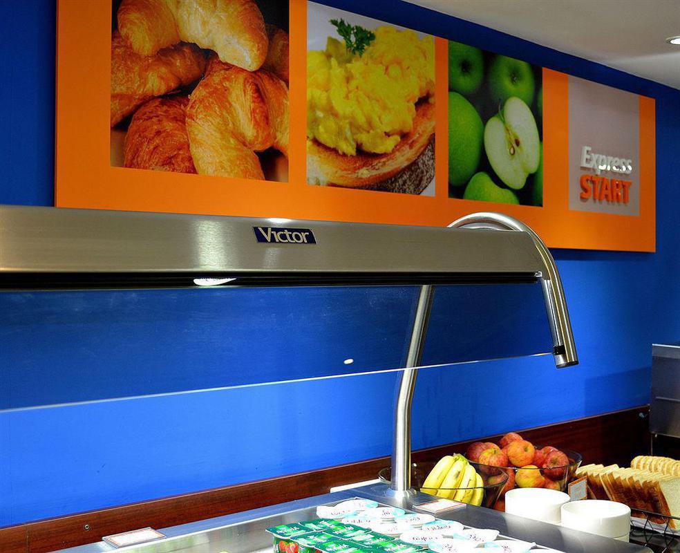 Holiday Inn Express Shrewsbury By Ihg Екстериор снимка