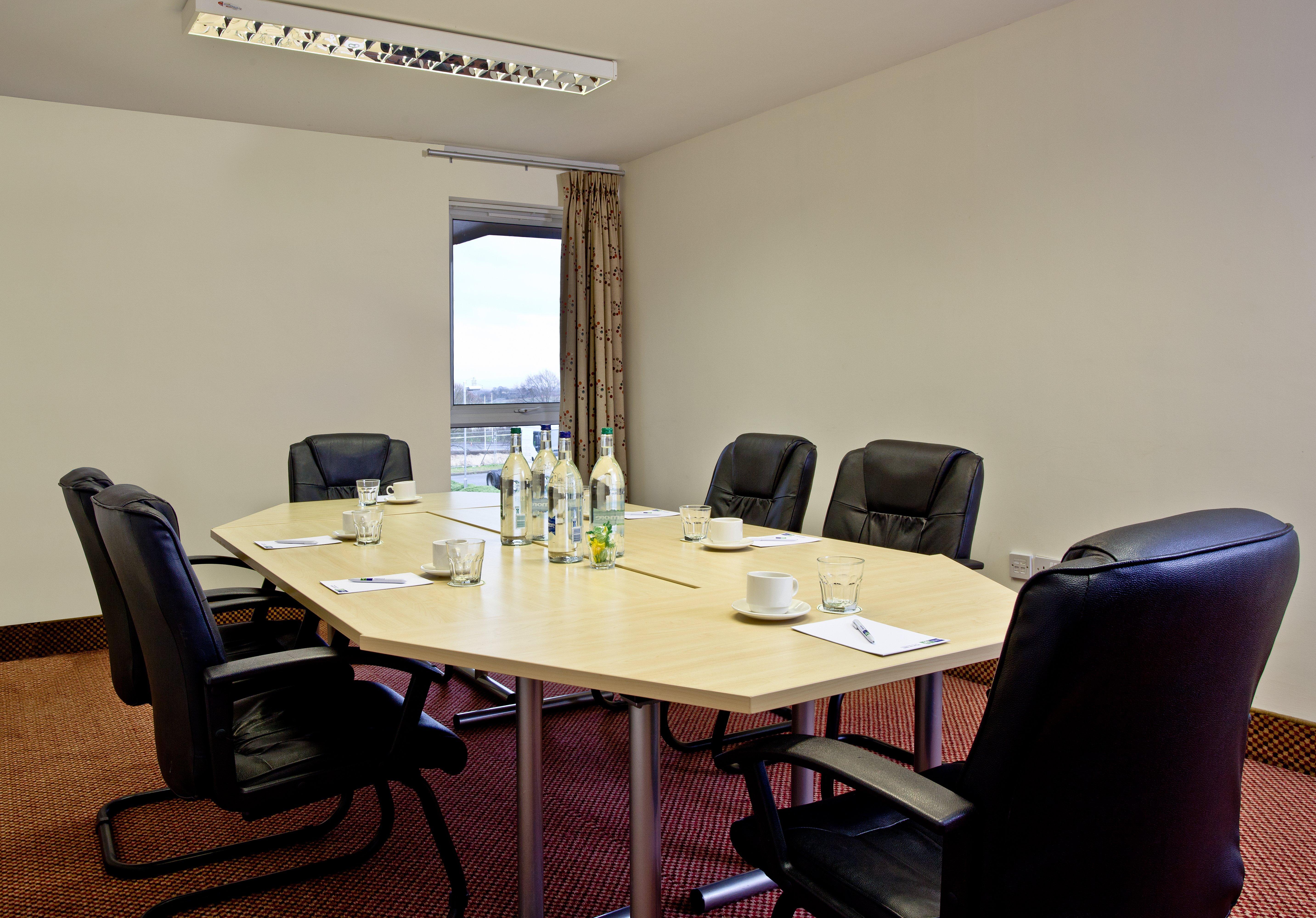 Holiday Inn Express Shrewsbury By Ihg Екстериор снимка