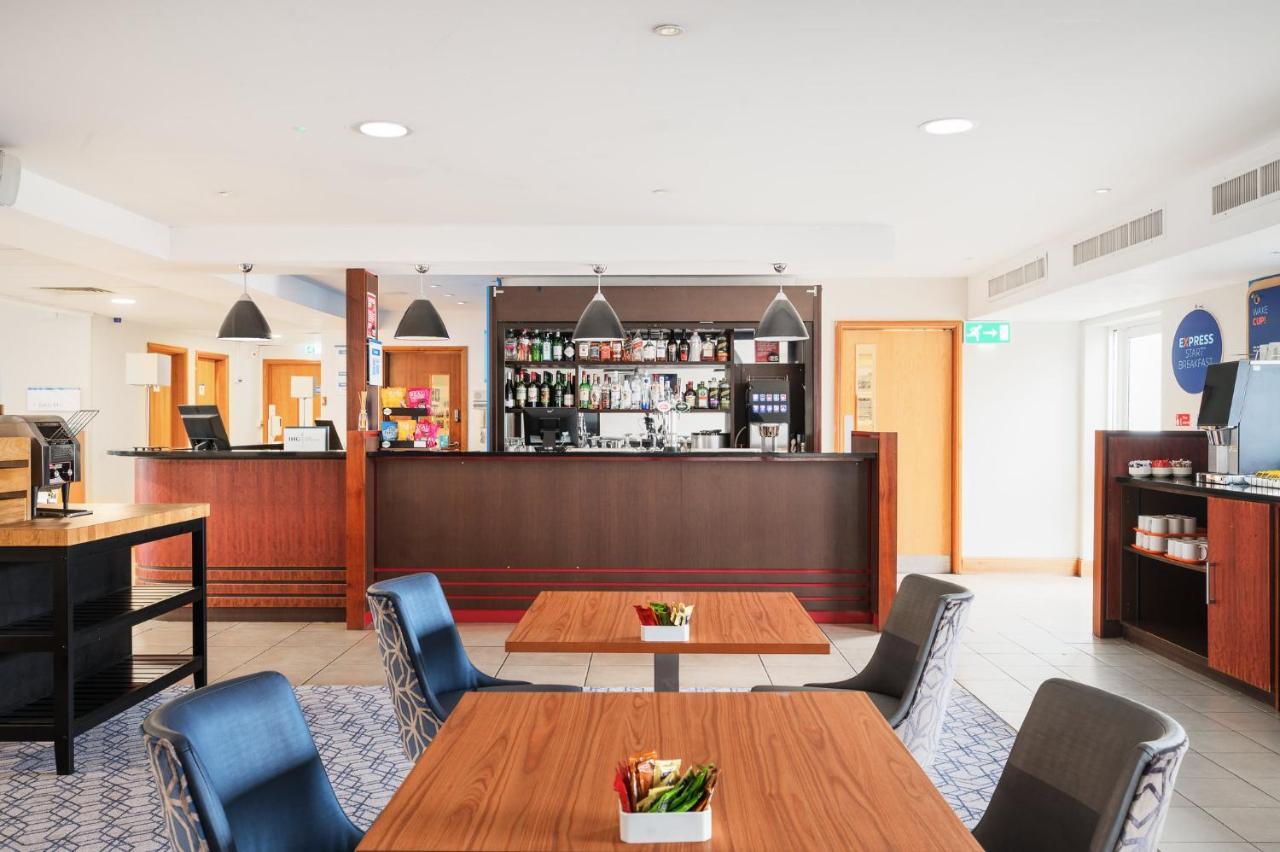 Holiday Inn Express Shrewsbury By Ihg Екстериор снимка