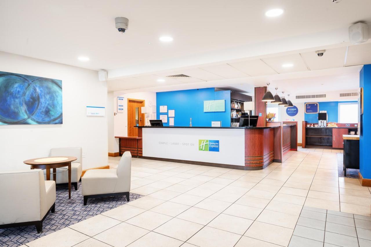 Holiday Inn Express Shrewsbury By Ihg Екстериор снимка
