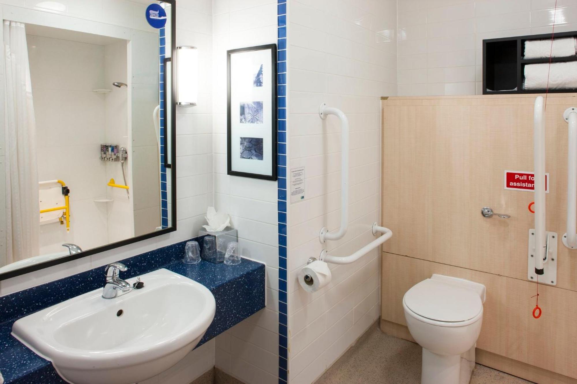 Holiday Inn Express Shrewsbury By Ihg Екстериор снимка